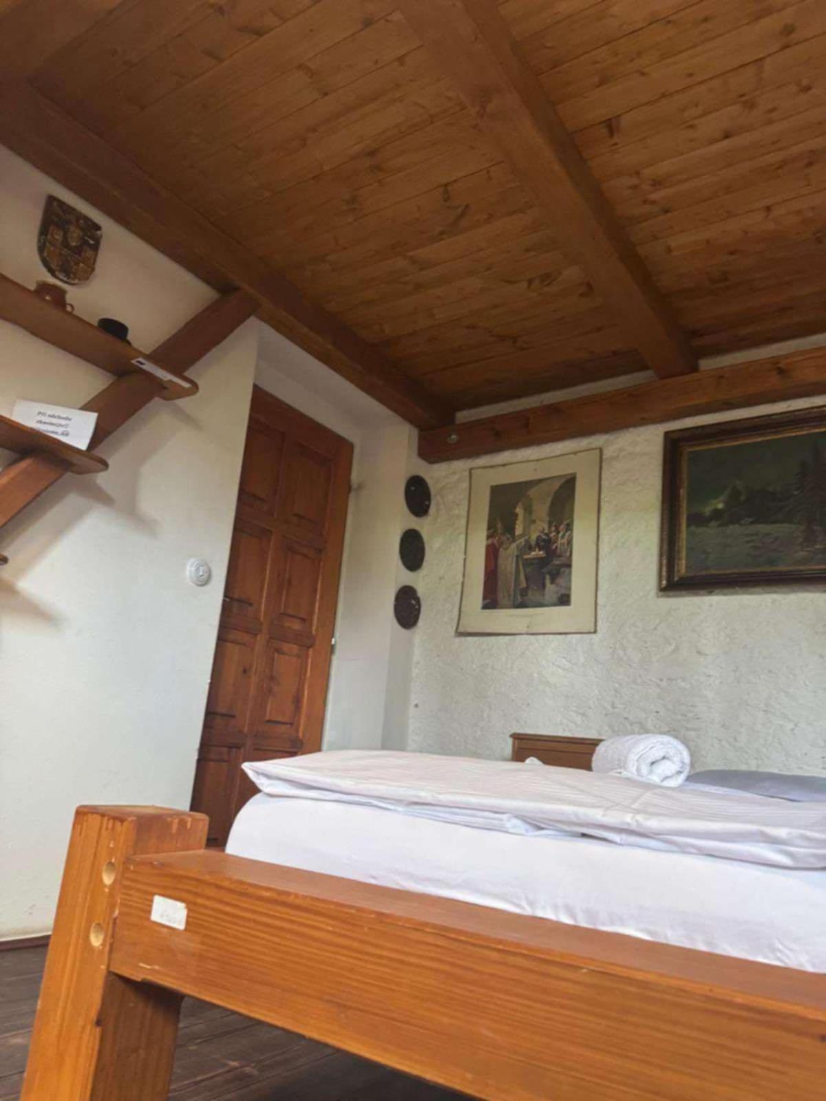 Housuv Mlyn Guest house *